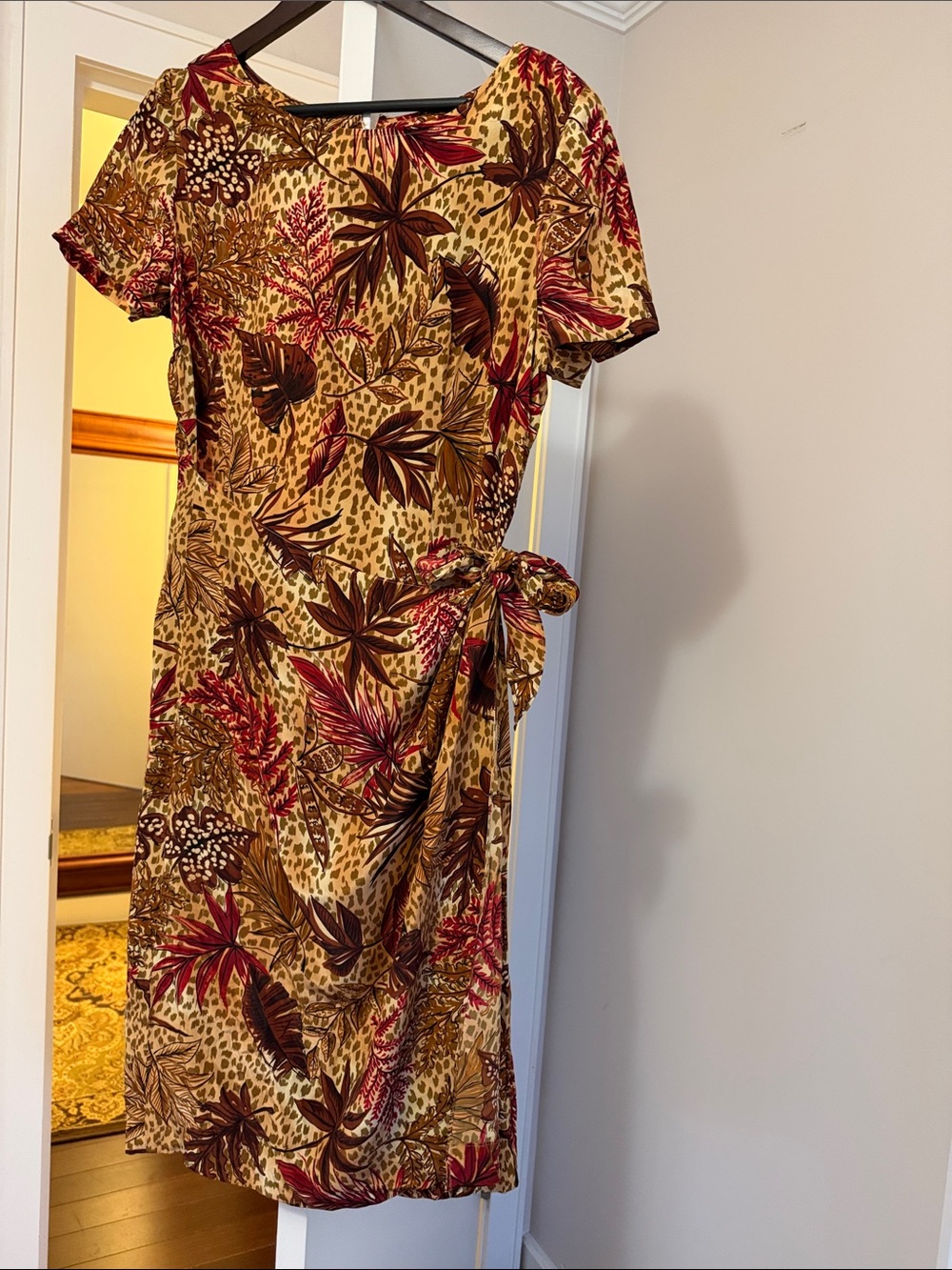 Maggy London silk short-sleeve wrap dress featuring a colorful red brown size 16